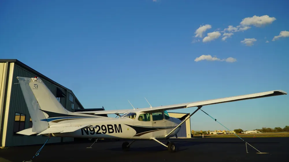 Cessna 172M N929BM exterior