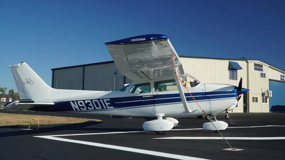 Cessna 172N N9301E exterior