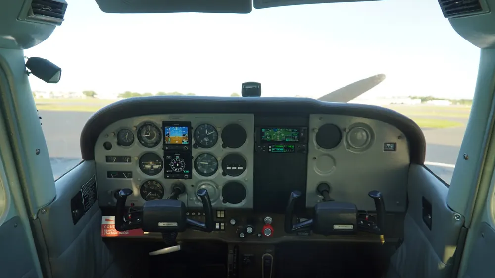 N9301E cockpit with dual Garmin G5s
