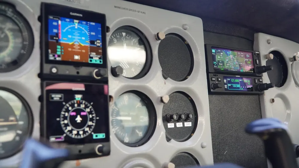 N9301E Garmin avionics