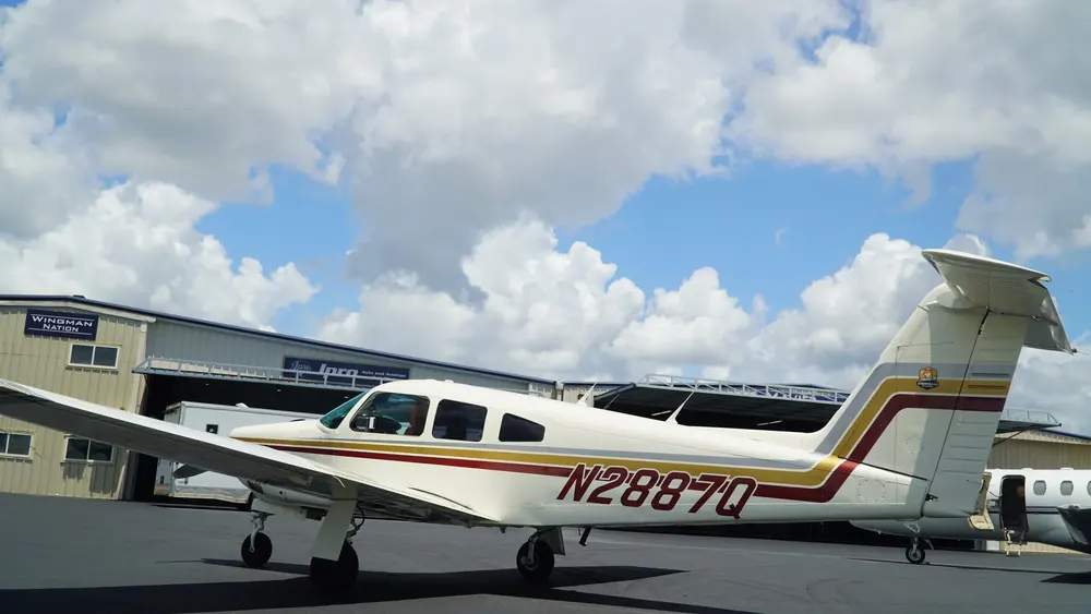 Piper Arrow IV N2887Q exterior