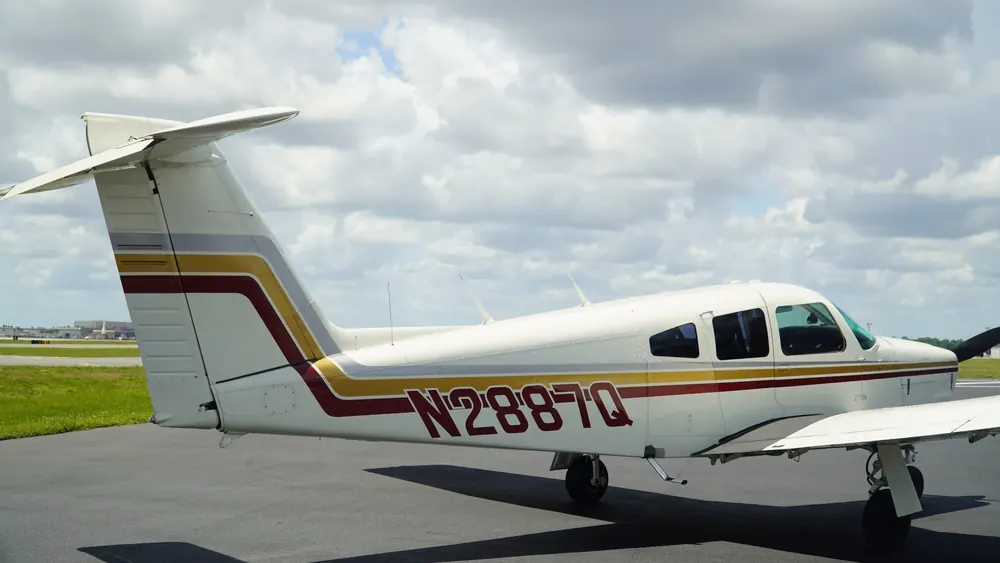 Piper Arrow IV N2887Q on the ramp